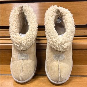 UGG Women's Coquette Tan Suede Shearling Bootie Slippers‎ Sz 8